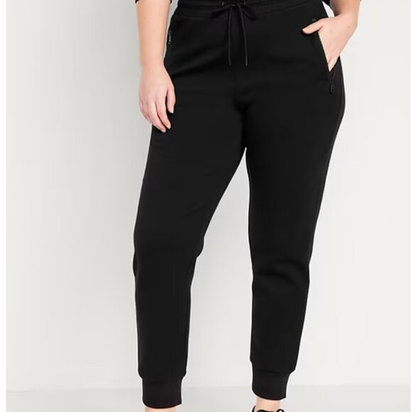 Old Navy High-Waisted Dynamic Fleece Jogger Sweatpants AND Dynamic Fleece Zip - Picture 3 of 10